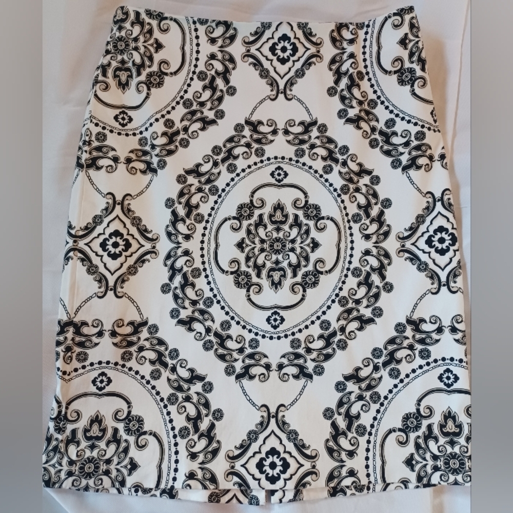 White House Black Market Floral Skirt Straight
